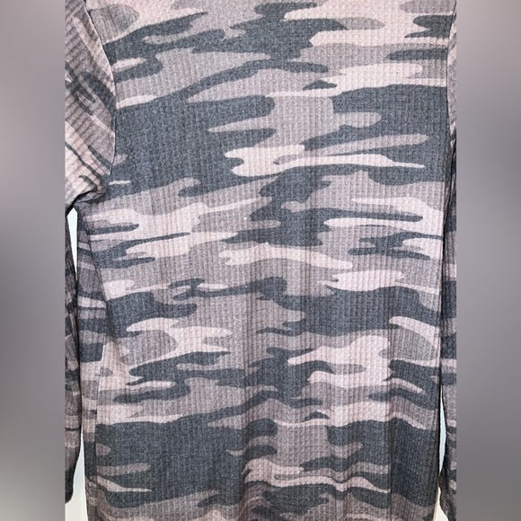 NWT Daytrip Camo Button Up Cardigan - Picture 4 of 7